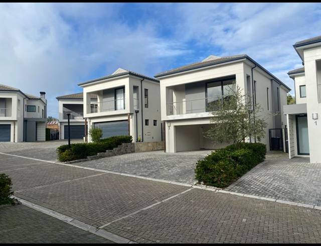 3 BEDROOM TOWNHOUSE FOR SALE IN PROTEA HEIGHTS